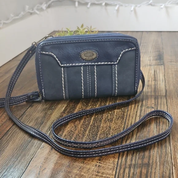 boc Navy and Light Blue Wristlet Clutch With Crossbody Strap - Picture 8 of 9